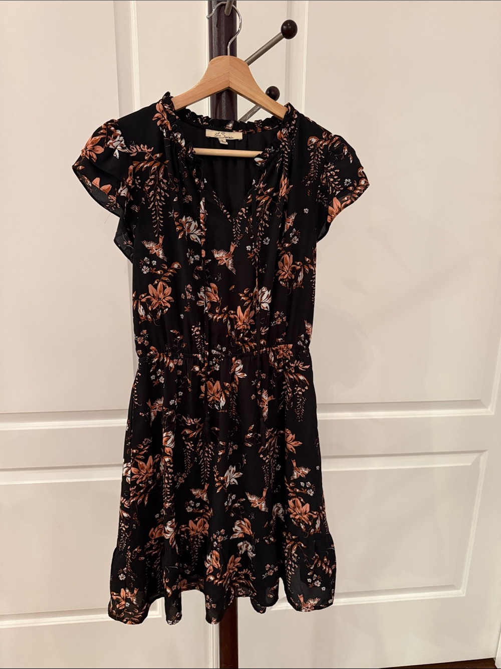 Women's Black Floral Short Sleeve Mini Dress - Copper Floral